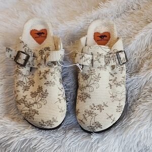 NWOT-Abel Plus Natural Floral MuleSkip Shoes